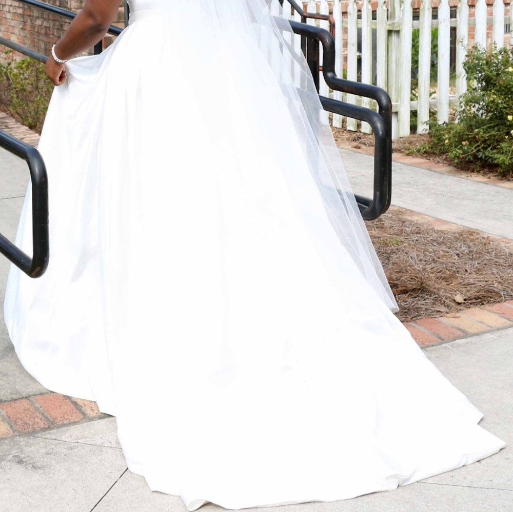 Plus size Ivory wedding dress - Picture 4 of 6